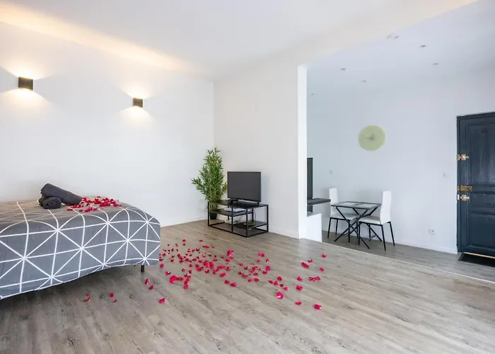 Cosy Jacuzzi Romantique Apartman *